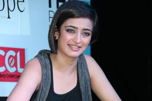 Akshara Haasan Obnoxious Behaviour