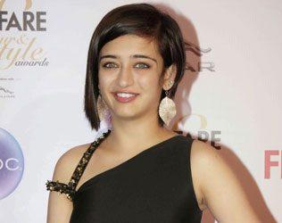 Akshara Haasan Uncanny Behaviour Is Explained