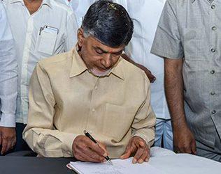 Chandrababu Naidu Hurls Final Bouncer on Reluctant Farmers