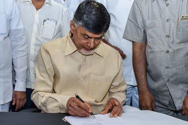 Chandrababu Naidu Hurls Final Bouncer on Reluctant Farmers