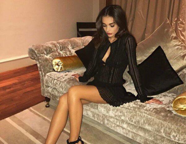 Director Shankar's Heroine Amy Jackson Kills in Black Lacy Dress 