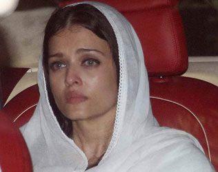 Heart Melting Tears in Aishwarya Rai Bachchan Eyes