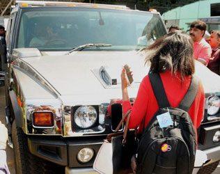 MS Dhoni Accosted by Lady Fan