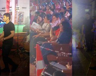 Mahesh All Smiles for Sitara's Performance