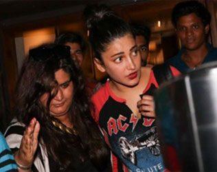 Moody Shruti Haasan Walks out with Sullen Face