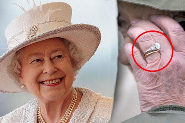 Queen Elizabeth twists her wedding ring