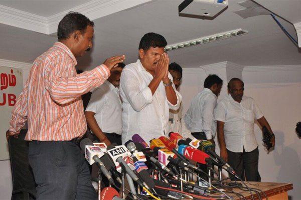 Robo 2.0 Movie Sets Media Attak By Bouncers