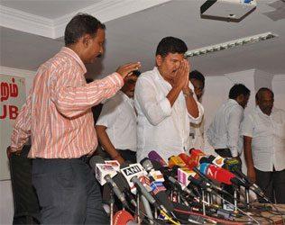 Robo 2.0 Movie Sets Media Attak By Bouncers