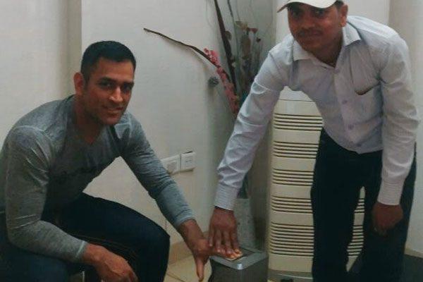 Sakshi Singh - Dhoni Aadhar Tweet