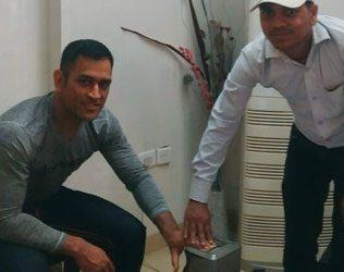 Sakshi Singh - Dhoni Aadhar Tweet