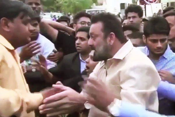 Sanjay Dutt apologises after his bodyguards beat up