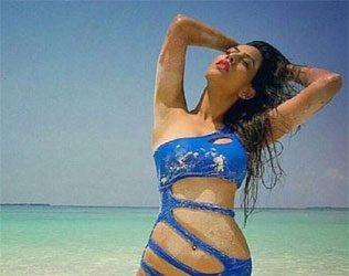 Sexy Water Adventures of Hottie Nia Sharma