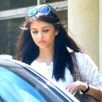 Worried Aishwarya Rai Seen at Hospital