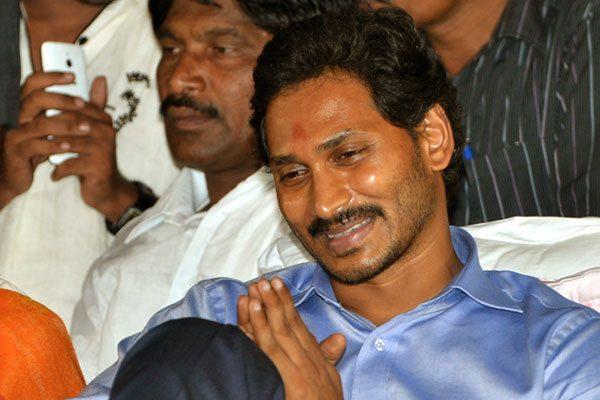 YS Jagan - from 'No Time to Media' to 'Please Help'