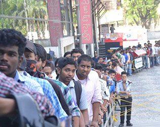 2KM long ques for Baahubali-2--The-Conclusion-Movie-Tickets