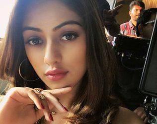Anu-Amanuel-photo-from-Pawan-Kalyan-Trivikram-Movie shooting