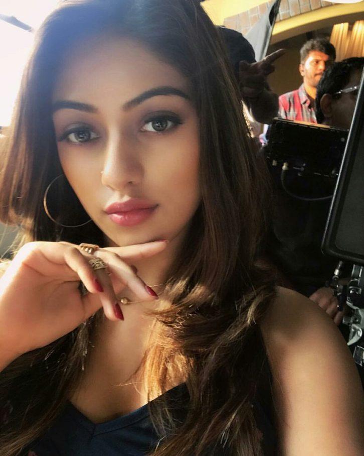 Anu-Amanuel-photo-from-Pawan-Kalyan-Trivikram-Movie shooting