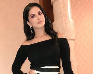 Bollywood Sunny Leone - Mexico Beach Latest