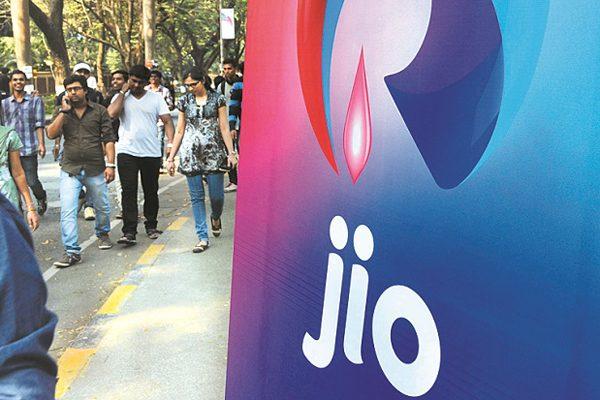 reliance-jio-vs-airtel Channels Offers