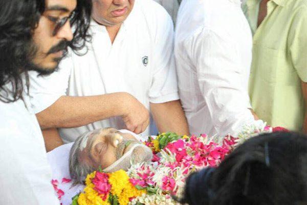 Rishi Kapoor - Vinod Khanna Funeral Tweets