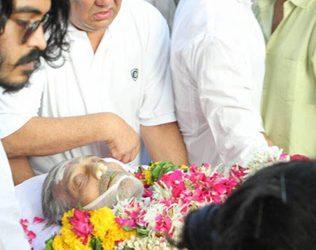 Rishi Kapoor - Vinod Khanna Funeral Tweets
