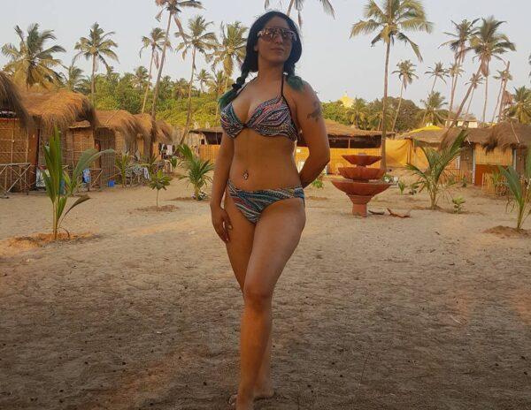 Singer Neha Bhasin's Hottest Body Pose