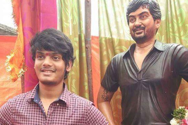 director-Puri-Jagannadh-Statue-in-karim-nagar