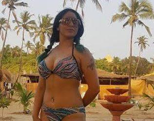 singer_neha_bhasin_in_bikini