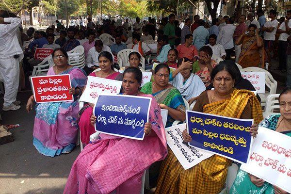 Common man Vs Politicians – Hyderabadis on fire