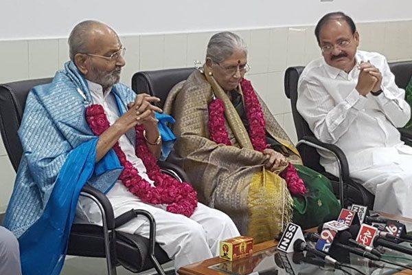 Director-Vishwanath-at-Venkaiah-Naidu--residence