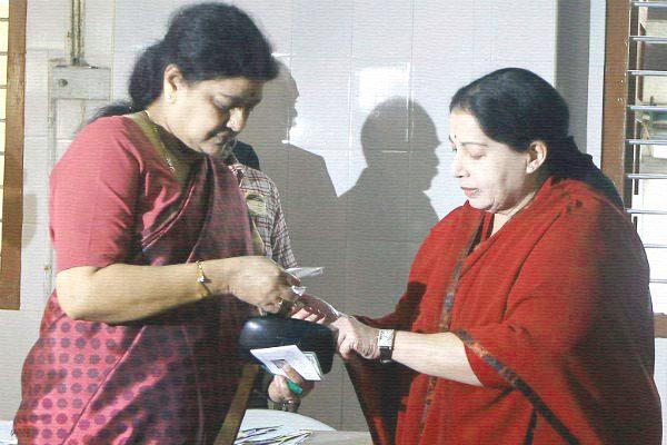 Jayalalithaa-and-Sasikala-Natarajan-Assets-Confiscated