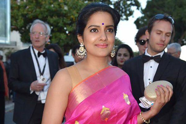 Nara Rohit's Heroine Vishakha Singh Robbed in France!