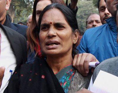 Nirbhaya's Mother Broke down and Courtroom Clapped