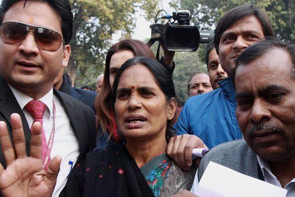 Nirbhaya's Mother Broke down and Courtroom Clapped