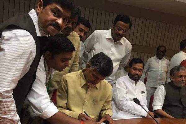Chandrababu Naidu Struggling with Narendra Modi's Assignment