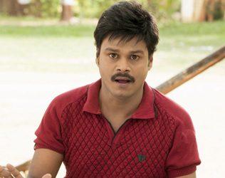 Comedian Comes In Powerstar’s Way-Fans Happy