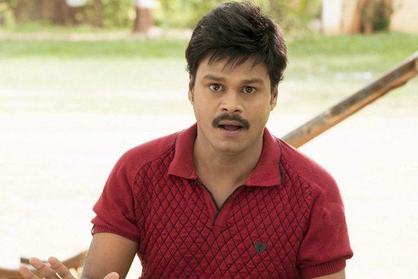 Comedian Sapthagiri Comes In Powerstar Way-Fans Happy