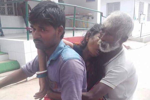 Dead Body Woman Between Son and Husband in Purnea Hospitals Didn't Help