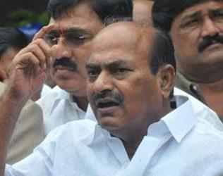 JC Diwakar Reddy Ruckus in Vishakapatnam Airport