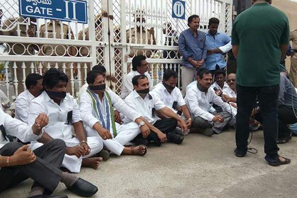 Jagan-Shocked-with-Own-MLA-Strategy