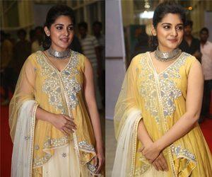 Nivetha Thomas at Ninnu Kori Pre-Release Event Photos