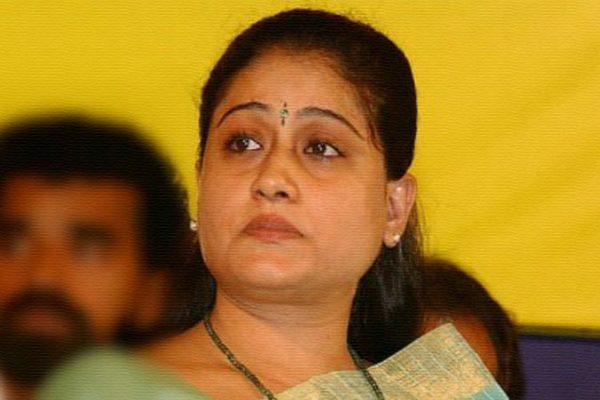 Vijayashanti Bids Goodbye to Telugu Politics