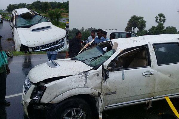 AP Minister Adinarayana Reddy's Convoy Car Hits Divider-Shifted to Hospital 