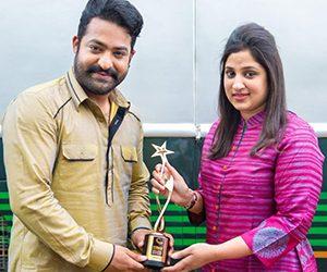 SIIMA Handing over Best Actor Award to NTR
