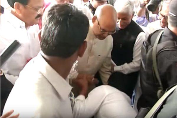 YS Jagan Goes for Presidential Nominee Ram Nath Kovind Feet!