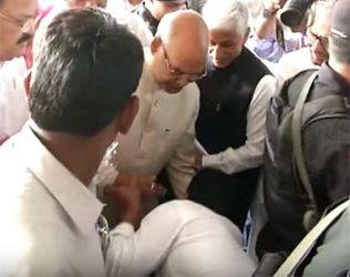 YS Jagan Goes for Presidential Nominee Ram Nath Kovind Feet!