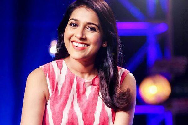 anchor rashmi gautami bonding with vizag