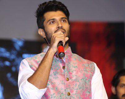 Arjun Reddy Becomes Shockingly Savage at Pre-Release Event