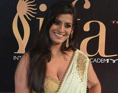 Caravan Driver Pissed off the Star Kid Varalaxmi Sarathkumar