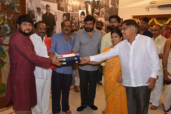 Chiranjeevi Historical Uyyalawada Narasimha Reddy Takes First Step!